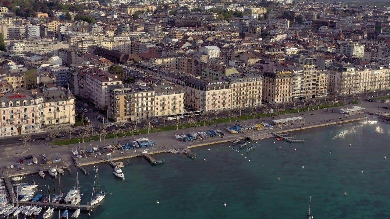 High-quality signs in the Rade de Genève